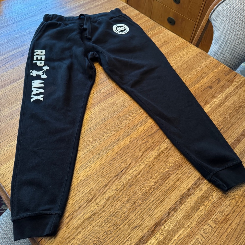 Men’s Rep Max Performance black sweats, size XL